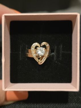 14k Gold Heart Ring with Natual Diamond 0.5 caret. Size 4.